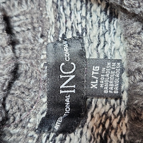 International INC Comapny Sweater - Picture 10 of 11